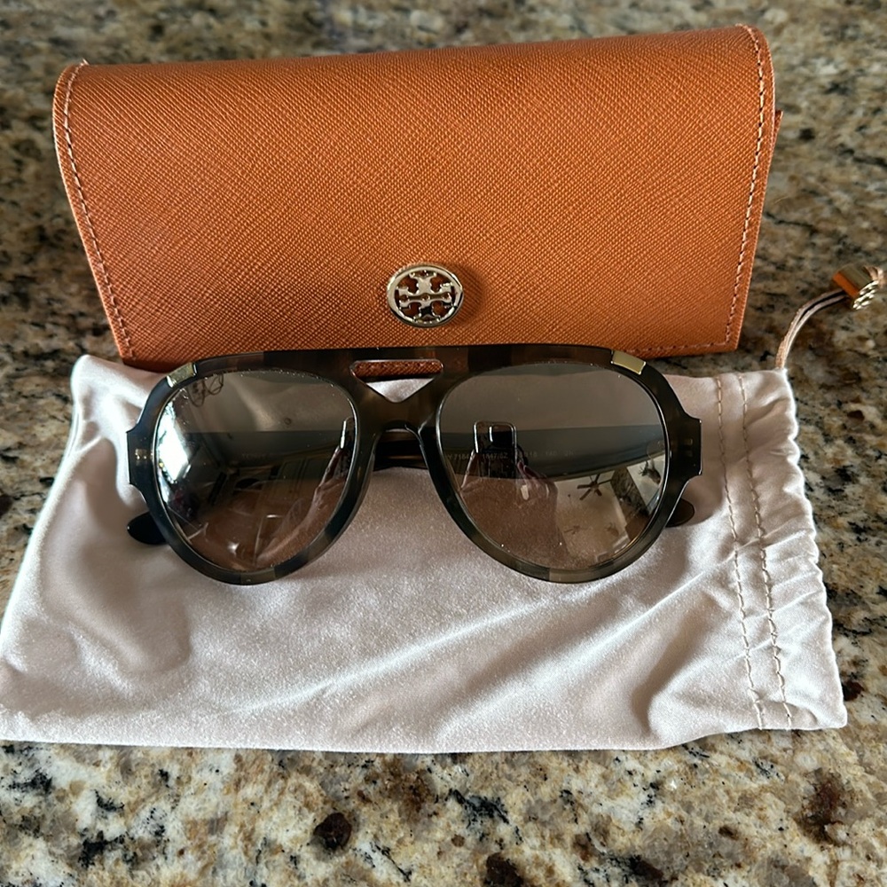 Tory Burch Sunglasses Kira Pilot